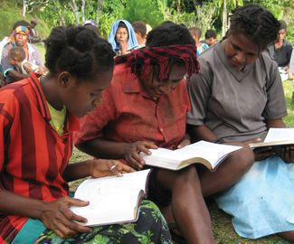 Women reading in Numanggang